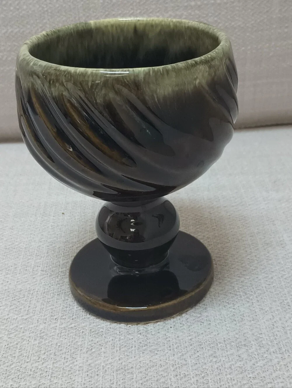 Hull Pottery USA F5 Glazed Green Ceramic Pedestal Goblet Pot
